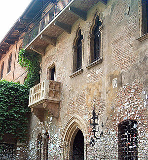 300px-Balkon_der_Julia_Verona