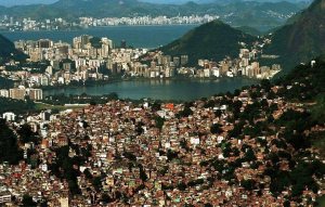 favela-da-rocinha-fonte-riodasostrasjornal-blogspot-com-br2